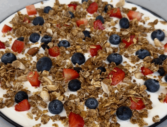 Granola Frozen Mix VitaGranola, una combinación deliciosa de granola, frutos secos y frutas deshidratadas.