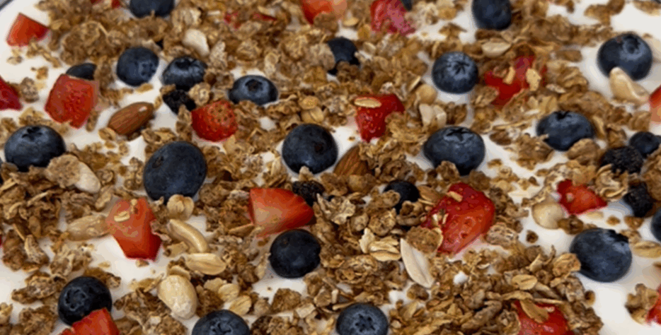 Granola Frozen Mix VitaGranola, una combinación deliciosa de granola, frutos secos y frutas deshidratadas.